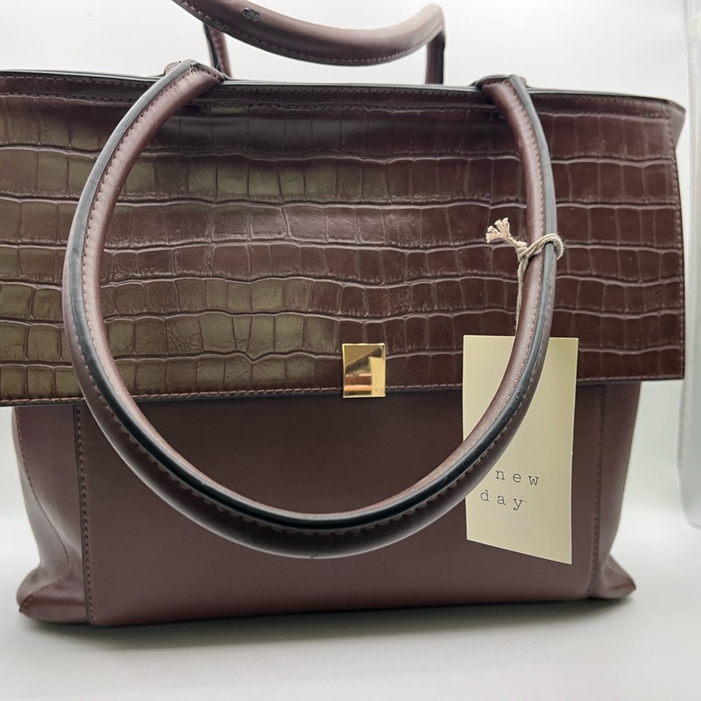 A New Day Brown Travel Bag with Elegant Design
